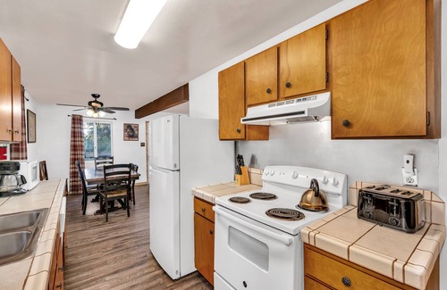 Yosemite West Cabin | Brookside Cottage Within Yosemite's Splendor