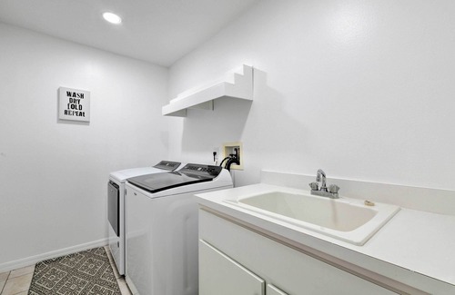 Brooksville House | Brooksville Home w/Lanai ~ 15 Min to Downtown!