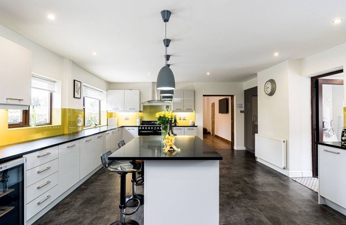 Lloc House | BROOKWAY LODGE, pet friendly, country holiday cottage in Caerwys