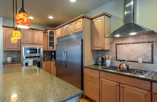 Hillsboro House | Brookwood Manor (5 Bedroom, 14 Guests)