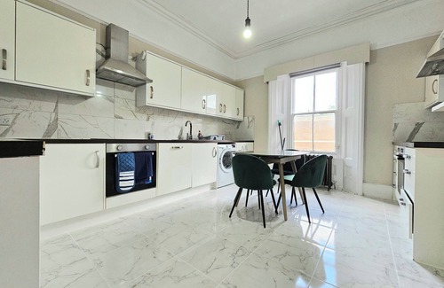 Sheffield Apartment | Broomfield Hotel