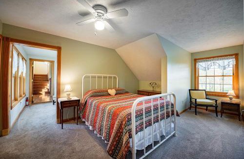 Williamsburg Apartment | Broomhead Farmhouse Apt Traverse City