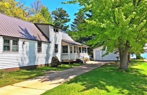 Shawano House | Brothers lake drive chalet
