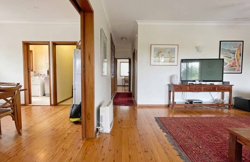 Broulee House | Broulee Pet Friendly Coastal Delight