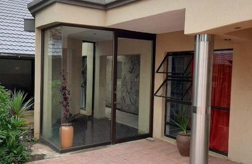 Kempton Park House | Brovad Guesthouse