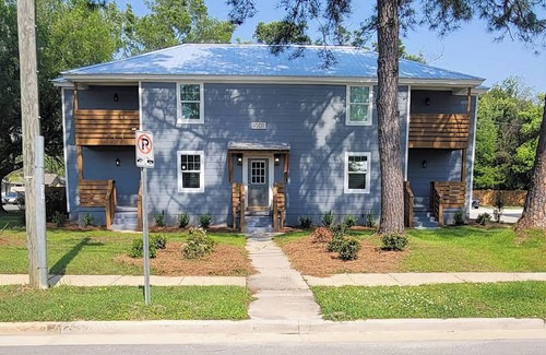 Mobile Apartment | Brown Abode