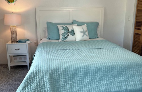 Palmetto Bed & Breakfast | Brown Bunny BnB-Bakery A Peaceful Retreat Palmetto FL Outdoor Spaces WiFi AC