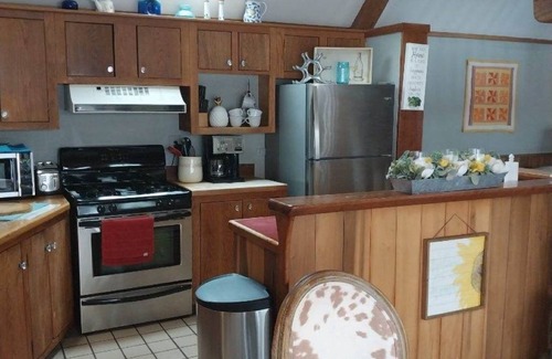 Gnaw Bone Cabin | Brown County Cozy Cabin-Close to Story, Nashville, Columbus on 6 acres