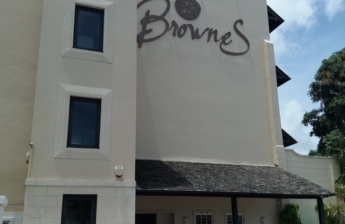 Marine Gardens Condo | Brownes - Boutique Luxury, Large 1 Bed 1 Bath Condo