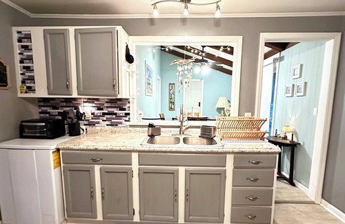Morehead City House | Brown’s Island Getaway- Pet Friendly & Close to beach & town!