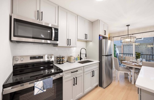 East Queen Anne Apartment | Bruce Lee 1BR Condo, Brand New in Queen Anne