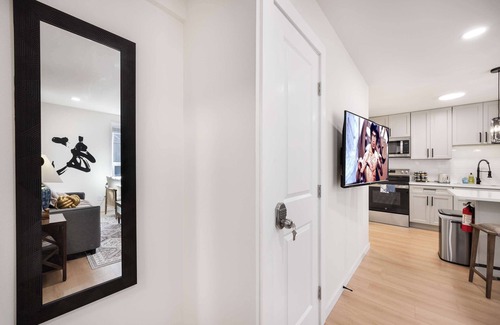 East Queen Anne Apartment | Bruce Lee 1BR Condo, Brand New in Queen Anne