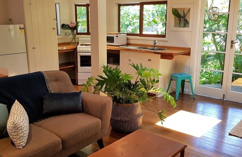 Brunswick Heads House | Bruns Beach House - light & airy with lush garden. -MINIMUM 3 NIGHT STAY-