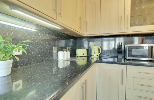 Hove Apartment | Brunswick Fab Pad - 2 Bedroom 2 Bathroom Garden View Balcony
