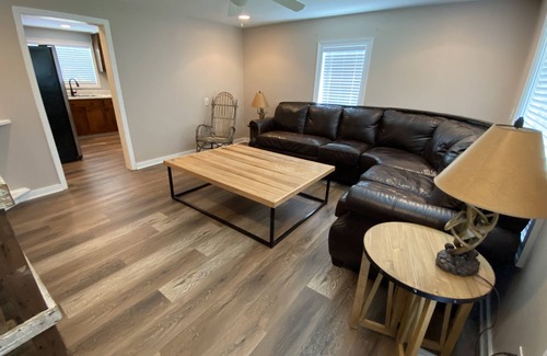 Ashley Oaks Cabin | Brushy Mtn Bungalow-Near Windrock Park Trail G23