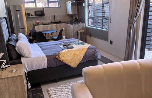 Greater Johannesburg Metropolitan Area House | Bryanston Palms Accommodation