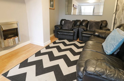 Penrhyndeudraeth House | BRYN BETHEL, pet friendly, with a garden in Penrhyndeudraeth
