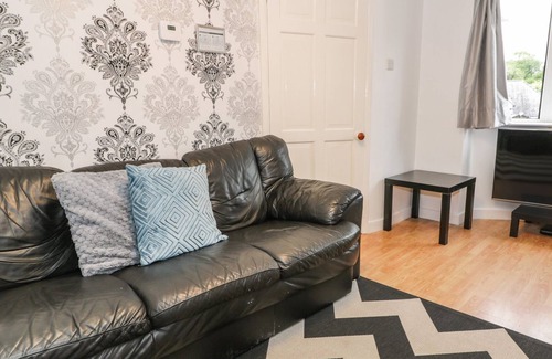 Penrhyndeudraeth House | BRYN BETHEL, pet friendly, with a garden in Penrhyndeudraeth