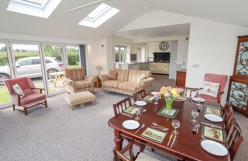 Chirbury with Brompton House | BRYN CAER, family friendly, with open fire in Chirbury