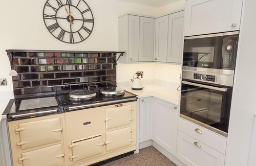Chirbury with Brompton House | BRYN CAER, family friendly, with open fire in Chirbury