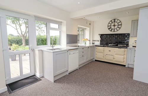 Chirbury with Brompton House | BRYN CAER, family friendly, with open fire in Chirbury