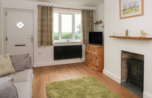 Nercwys Cottage | BRYN CELYN, pet friendly, with a garden in Mold