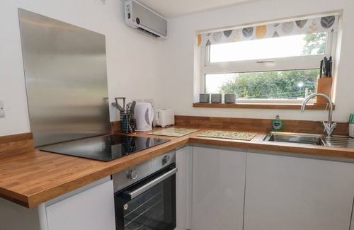 Nercwys Cottage | BRYN CELYN, pet friendly, with a garden in Mold