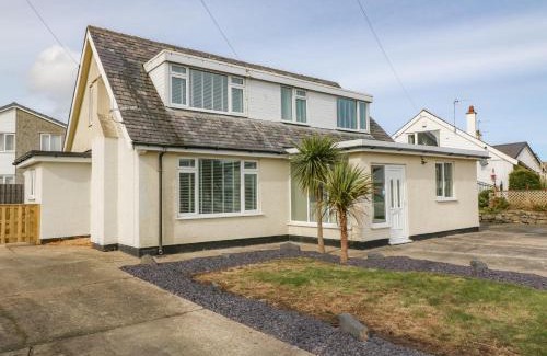 Moelfre Apartment | Bryn Derw Bach