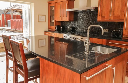 Eglwysbach Cottage | BRYN DERW HOLIDAY COTTAGE, pet friendly, with hot tub in Eglwysbach
