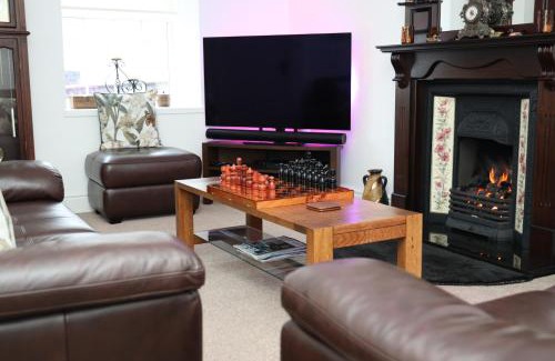 Bont Newydd House | Bryn Derwen