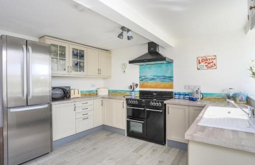 Holyhead House | Bryn Derwen
