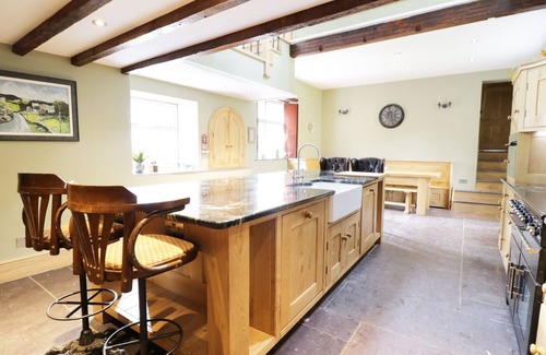 Bethesda House | BRYN DERWEN, pet friendly, country holiday cottage in Bethesda
