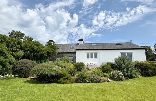 Rhiw Cottage | Bryn Goleu - Three Bedroom Cottage, Sleeps 6