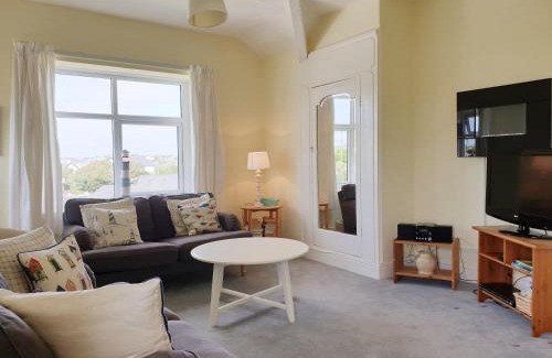 Trearddur Bay House | BRYN GORS-3 BED-FIRST FLOOR APT- YARDS FROM BEACH