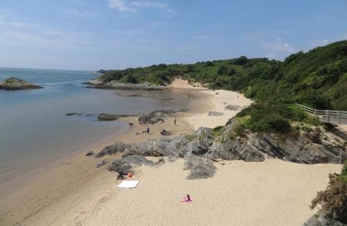 Borth-y-Gest House | Bryn Gwyn, Sleeps 8, Sea Views, Borth y Gest