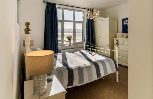 Borth-y-Gest House | Bryn Gwyn, Sleeps 8, Sea Views, Borth y Gest