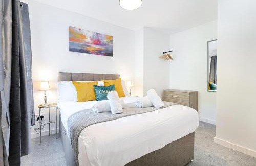 Castle Apartment | Bryn House - TV in Every Bedroom!
