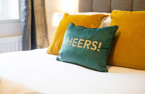 Castle Apartment | Bryn House - TV in Every Bedroom!