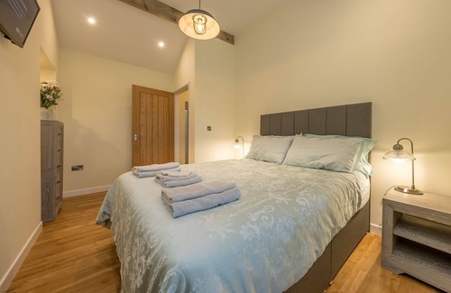 Llandwrog Cottage | Bryn-Mawr - two bedroom traditional farm holiday cottage with outstanding views