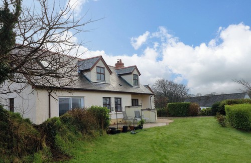 Eglwyswrw Cottage | BRYN TAWEL, pet friendly, country holiday cottage in Eglwyswrw