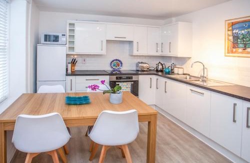 Menai Bridge House | Bryn Teg Cottage