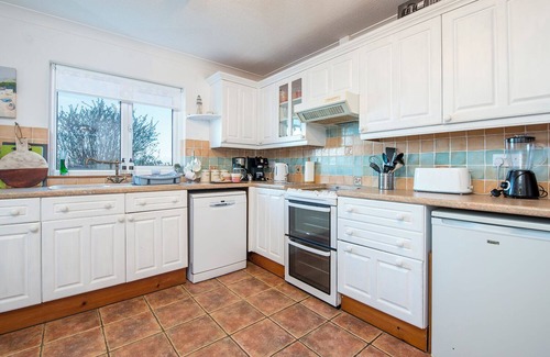 Trefin Cottage | Bryn y Brenin, Holiday Cottage Trefin, Sleeps 4, 2 bedrooms, bathrooms