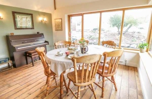 Talybont Apartment | Bryn Y Bwyd Farm House