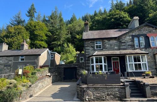 Gwynedd- Snowdonia House | Bryn Y Gwynt