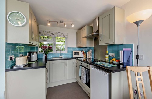 Bryn-crug House | Bryncrug Hidden Gem - One Bedroom House, Sleeps 2