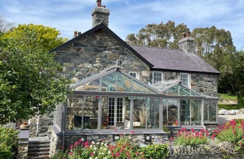 Dinas House | Bryncynan Fawr Farmhouse