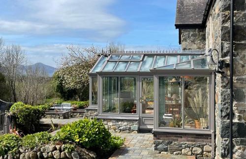Dinas House | Bryncynan Fawr Farmhouse
