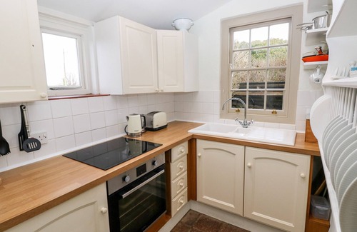 Dinas Cross Cottage | BRYNHENLLAN COTTAGE, pet friendly, with open fire in Dinas Cross