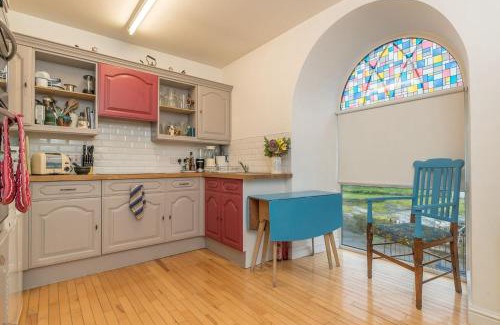 Bryn-crug House | Brynhoreb