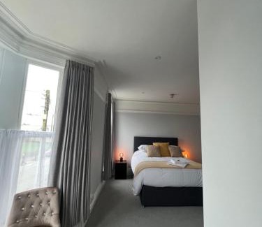 Cardigan House | Brynhyfryd Guest House